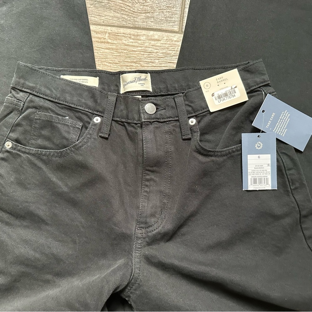 Universal Thread Women’s Black easy barrel jeans